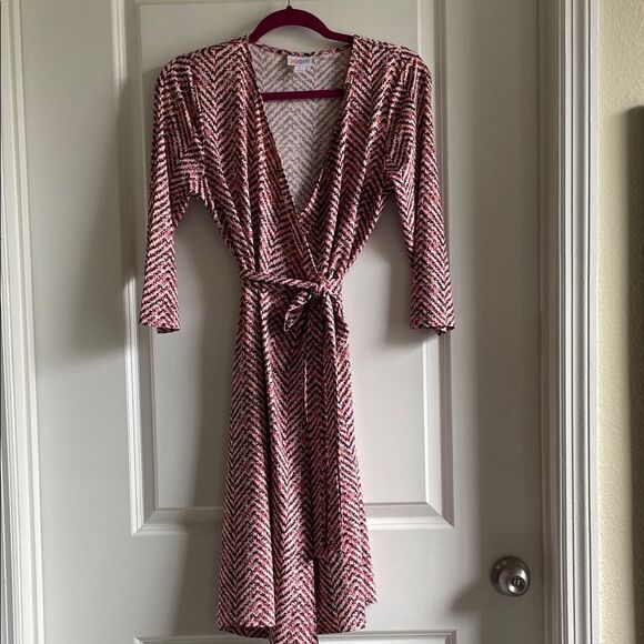 LuLaRoe pink and black Chevron True Wrap dress Michelle Small - Picture 1 of 8